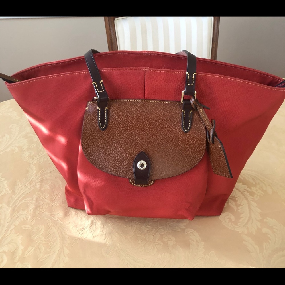 Beautiful RUSTY COLOR Dooney and Bourke Bag! ❤️